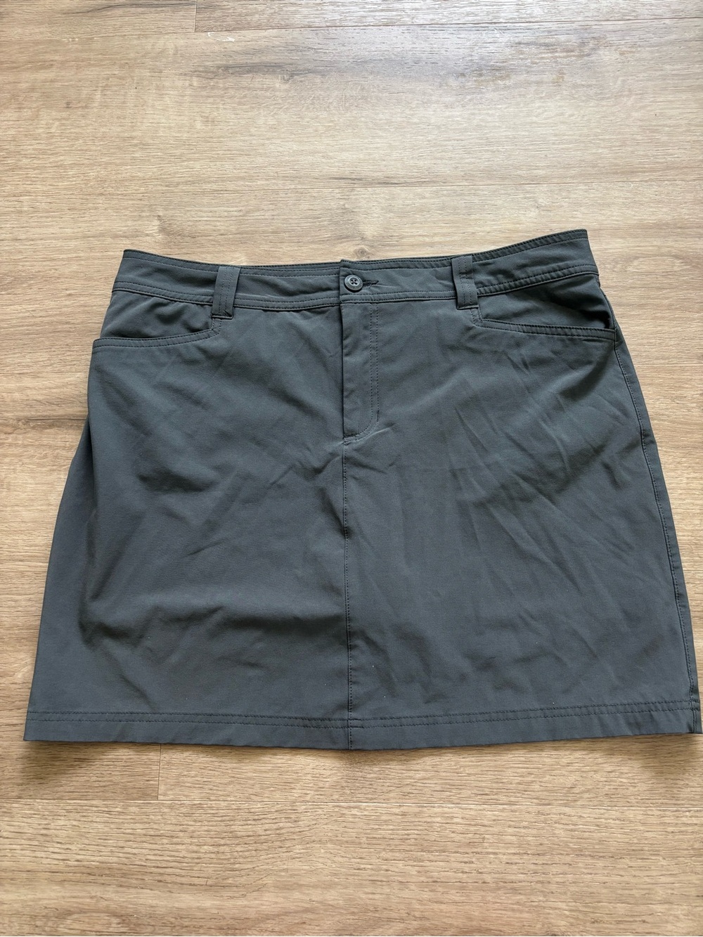 Eddie Bauer adventurer 2.0 gray athletic skort with pockets size 12